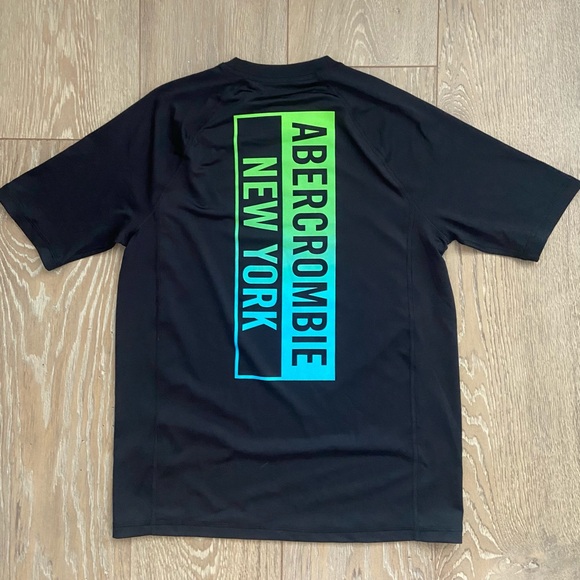 Abercrombie & Fitch Rashguard (kids 14, women’s small) 
Never worn, brand new - Picture 2 of 4